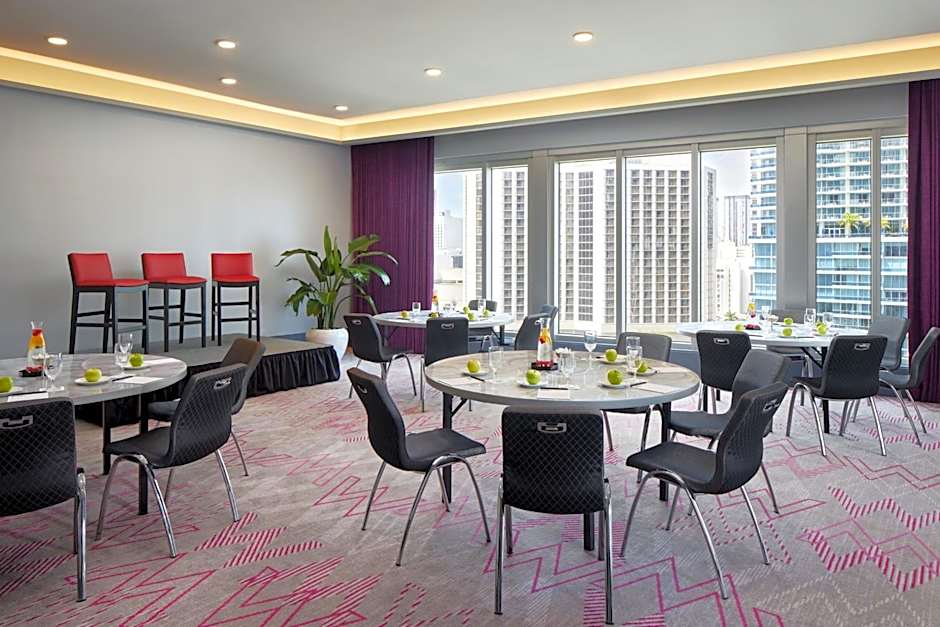 W Miami
