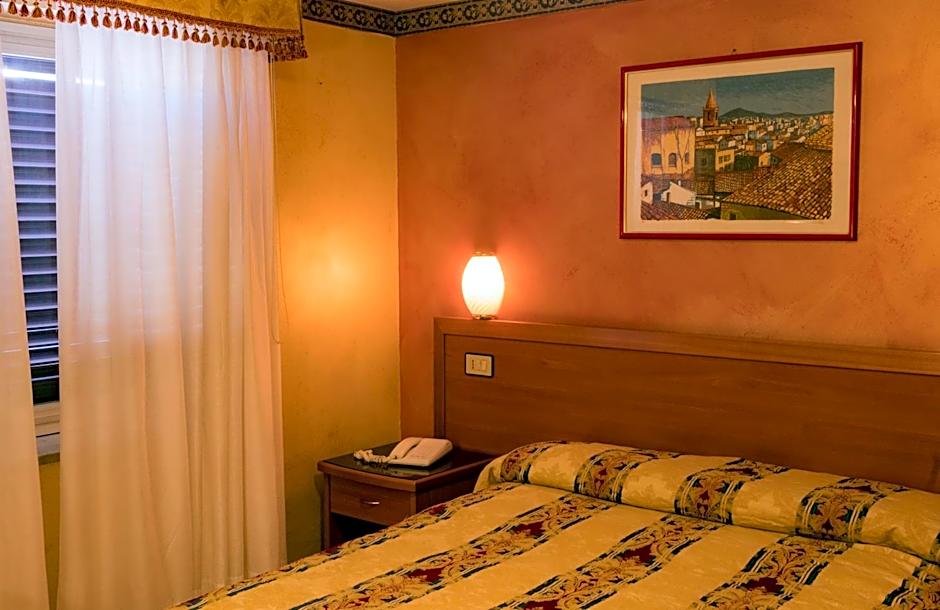 Hotel Joli