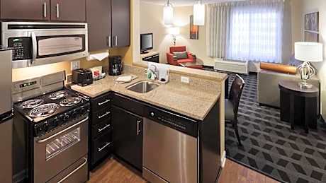 One-Bedroom Queen Suite