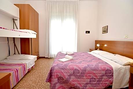 Family Room (2 Adults + 2 Children)