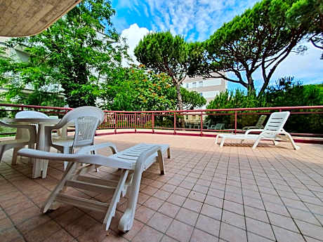 Superior Studio Apartment (2 Adults)