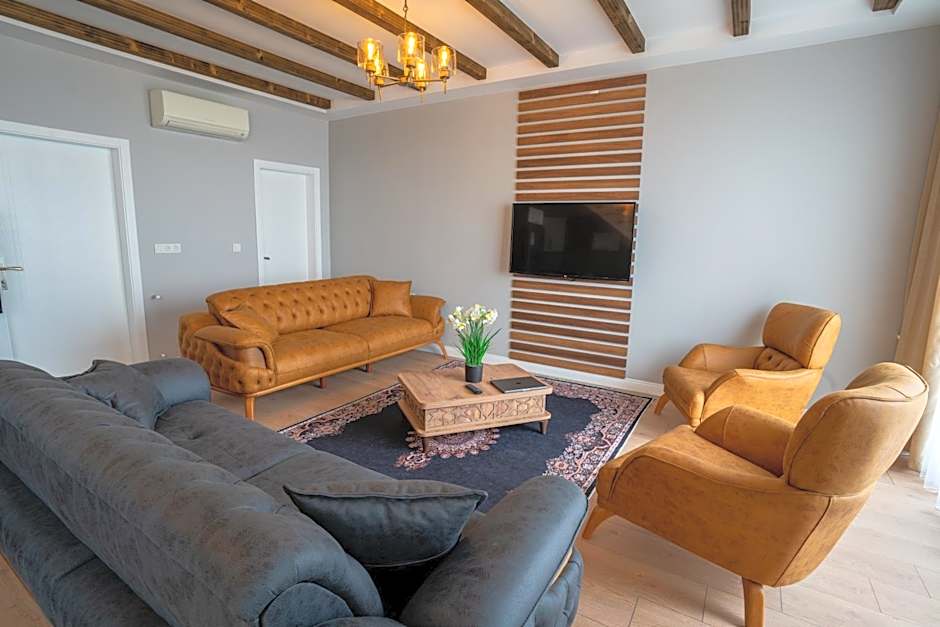 POISON GARDEN SUİTE