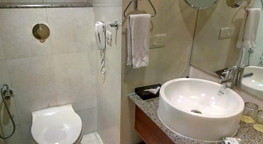 Hampshire Plaza Hotel