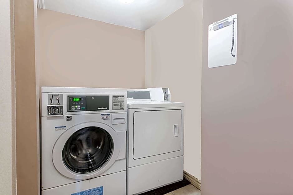 Super 8 by Wyndham Cambridge/Kitchener/Waterloo Area