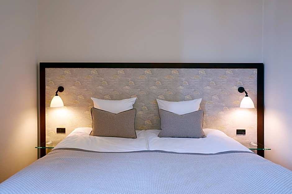 Ascot Hotel