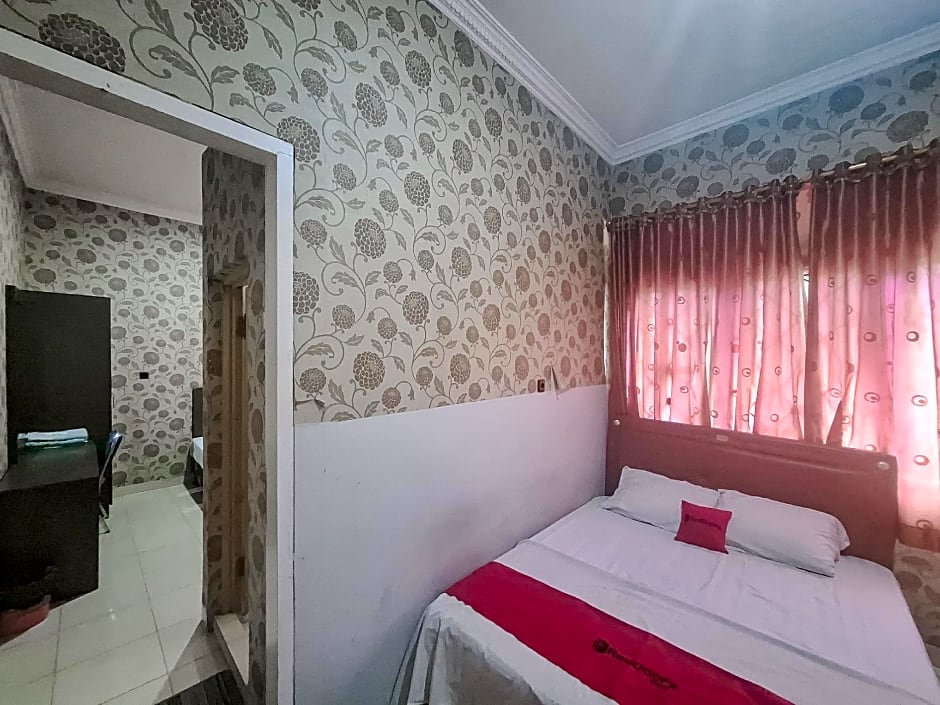 RedDoorz @ Hotel Arwana Safari Puncak