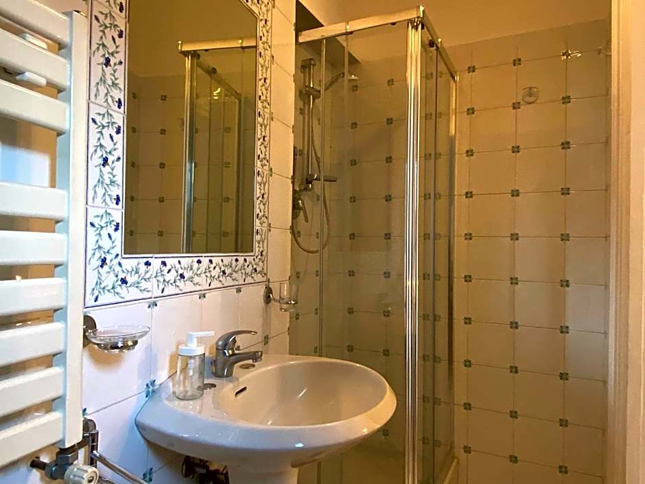 Rooms in San Domenico Maggiore 3