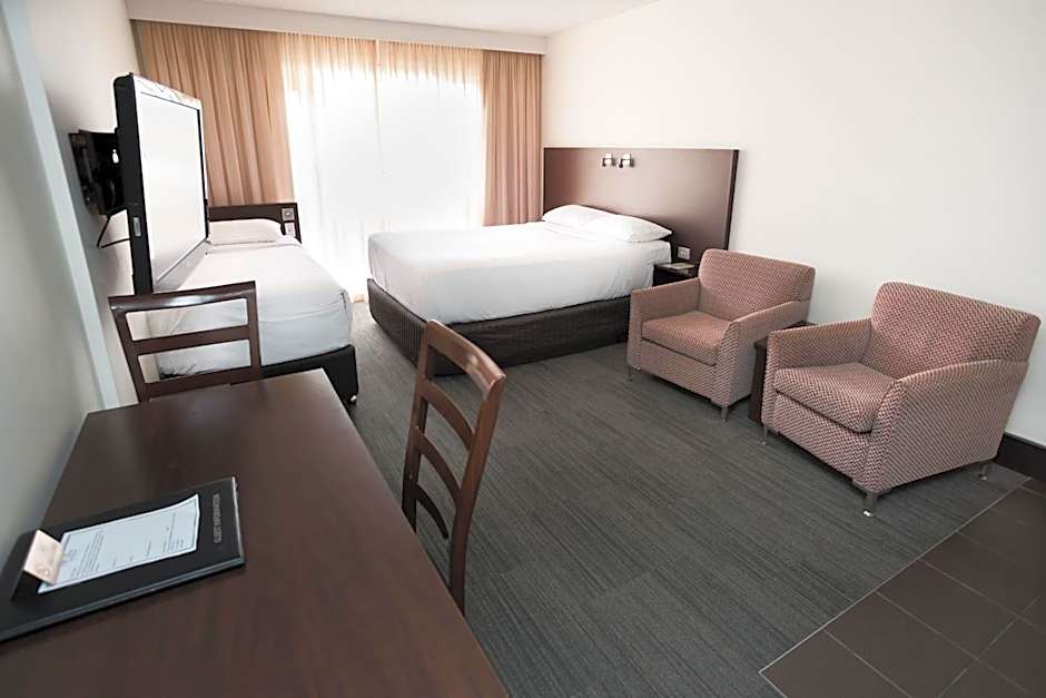 St Ives Motel Apartments