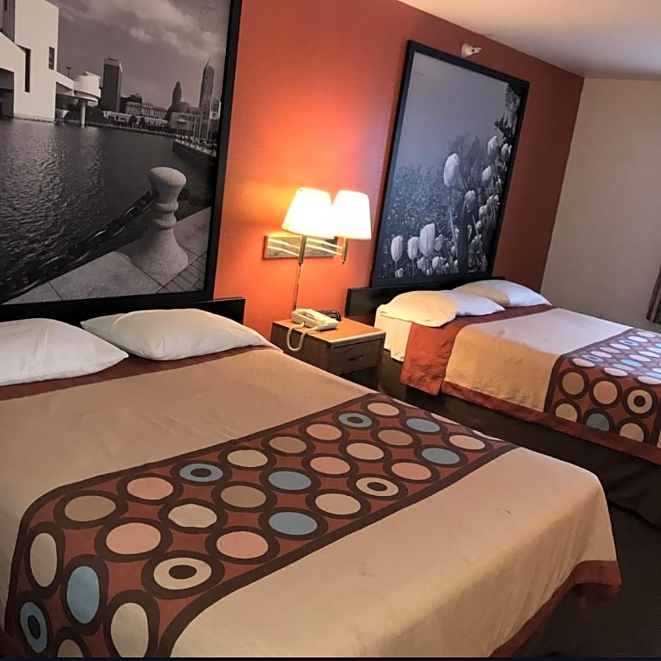 Super 8 by Wyndham Richfield/Cleveland