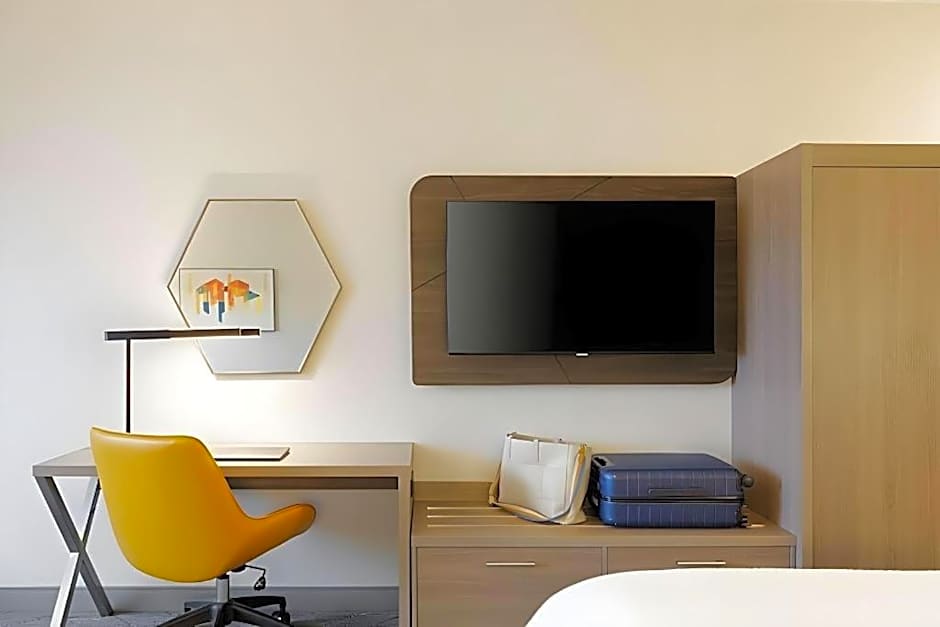 Holiday Inn Express & Suites Joplin Southeast