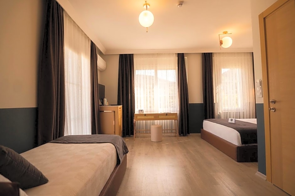 Urla 1867 Hotel