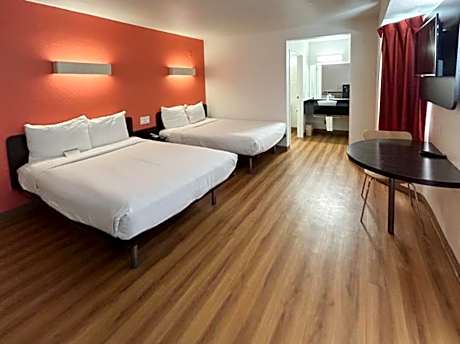 2 Full Beds | Suite, Non-Smoking, Micfridge