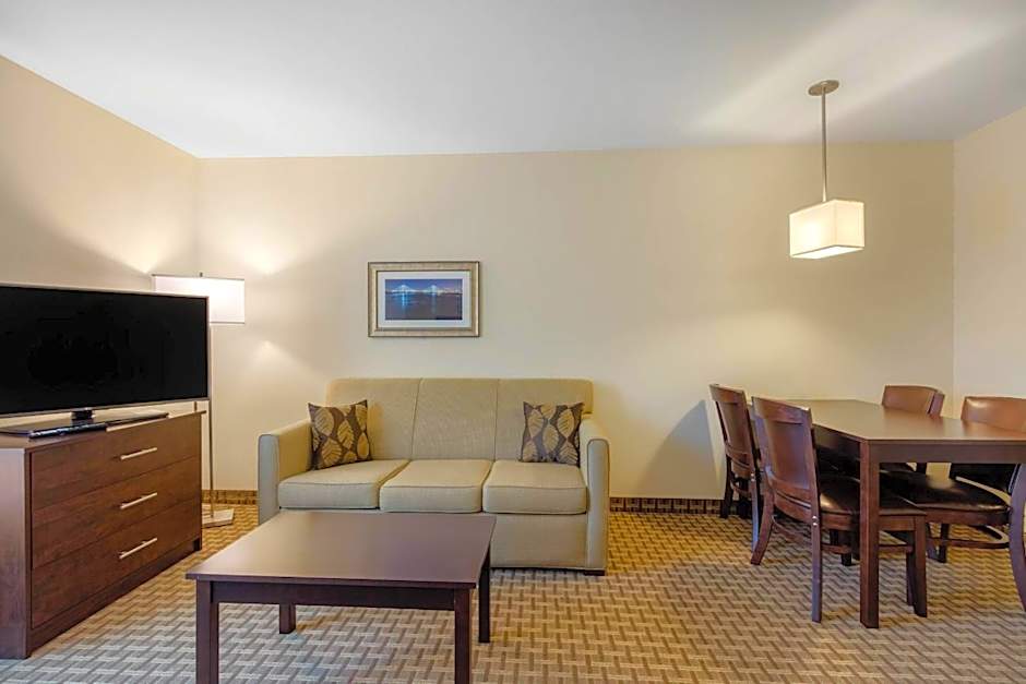 MainStay Suites St. Louis Airport
