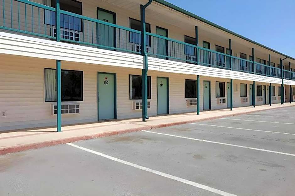 Econo Lodge Inn & Suites