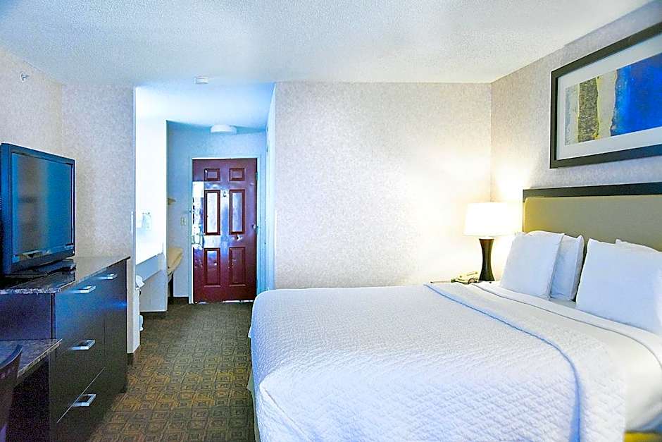 Photo 1 of 1 of Deluxe 1 King Bed