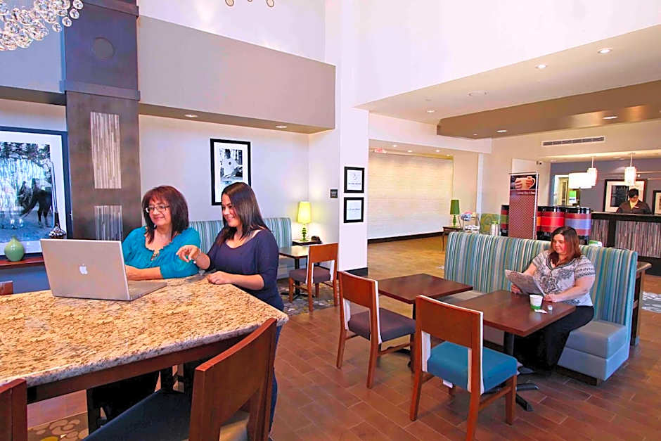 Hampton Inn By Hilton & Suites Winnie