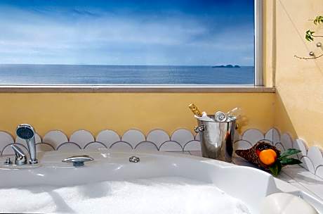 Queen Room with Spa Bath