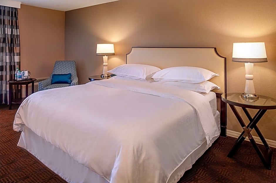 Sheraton Westport Lakeside Chalet
