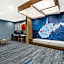 Holiday Inn Express & Suites Fairmont By IHG