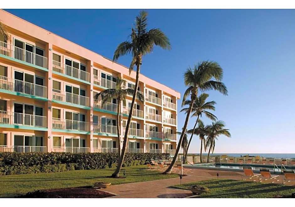 Discover the Charm and the Sea Gardens, an Exceptional Gold Coast Studio Condo Retreat - Special Offer Now!