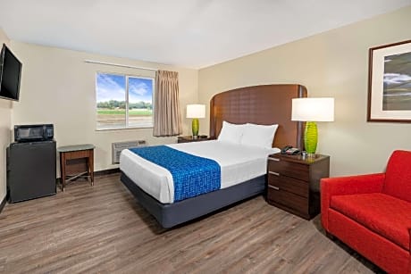 1 Queen Bed Mobility Accessible Room Non-Smoking