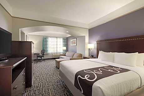 King Room with Bath Tub - Mobility Accessible/Non-Smoking