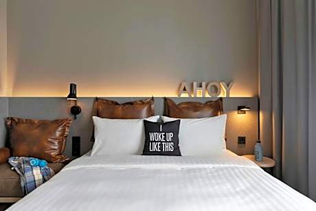 MOXY Sleeper Queen