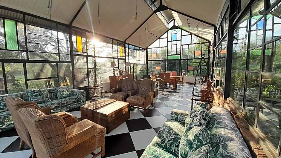 Shangri-La Country Hotel & Spa