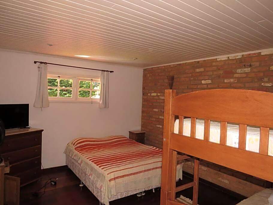 Linda casa em Mury,com riacho e lareira