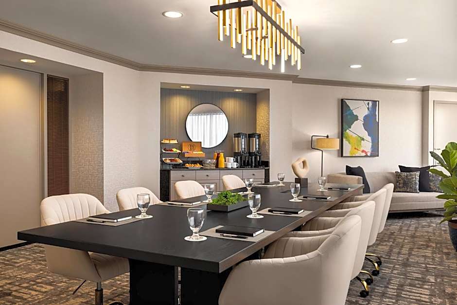 Crowne Plaza Edison By IHG