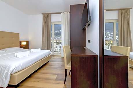 Comfort Double or Twin Room with Mountain View