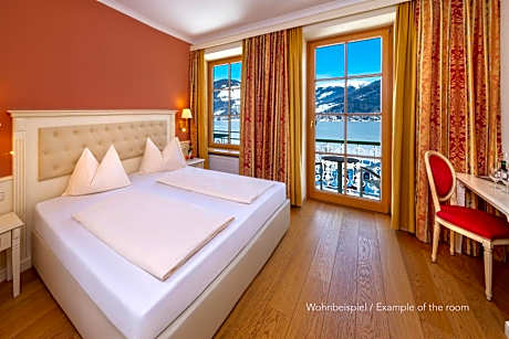 Comfort Double Room with Lateral Lake View and Balcony