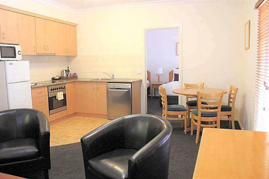 Carlyle Suites & Apartments