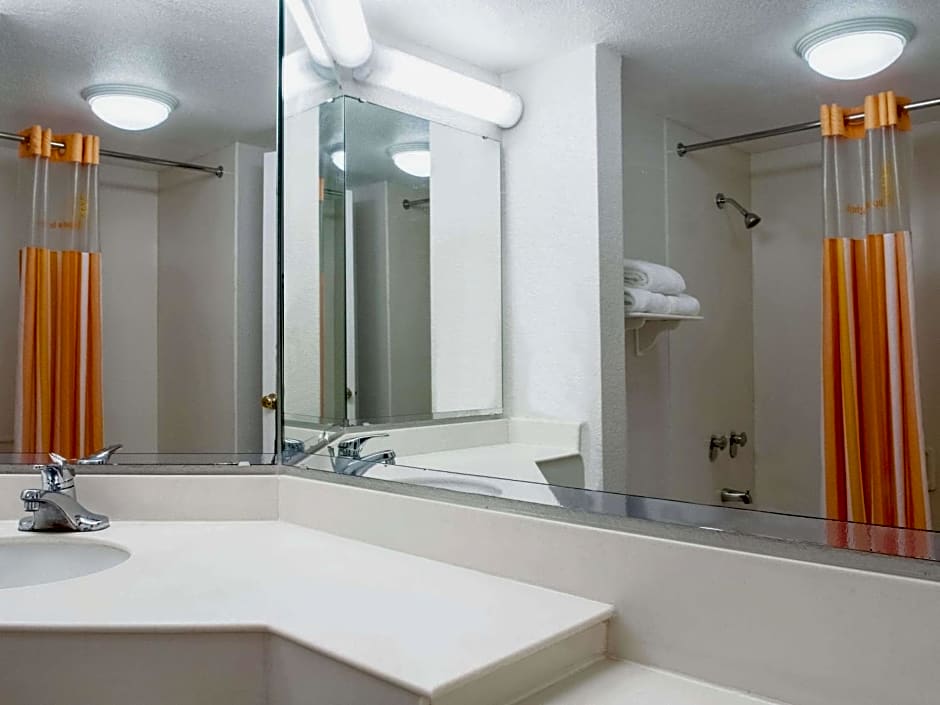 La Quinta Inn by Wyndham New Orleans Veterans / Metairie