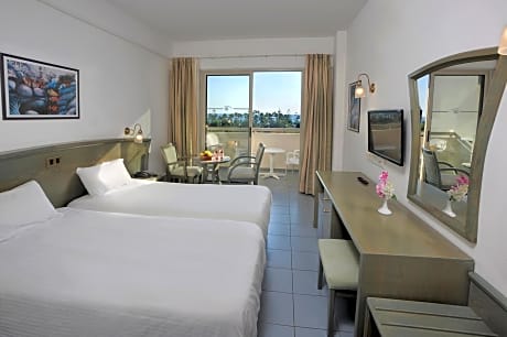 Standard Room with Pool & Sea View