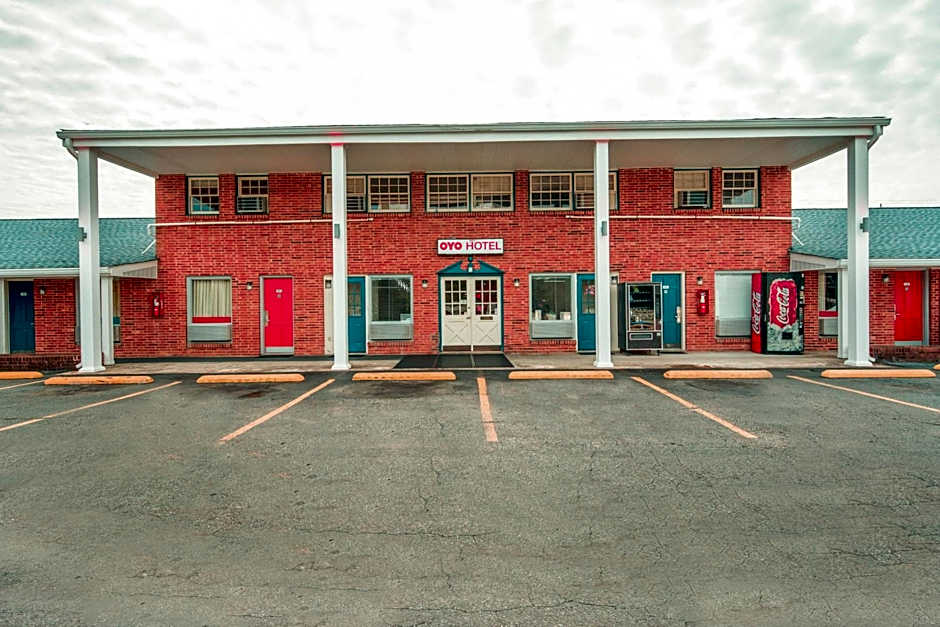 Photo 1 of 72 of OYO Hotel Durham West Hills