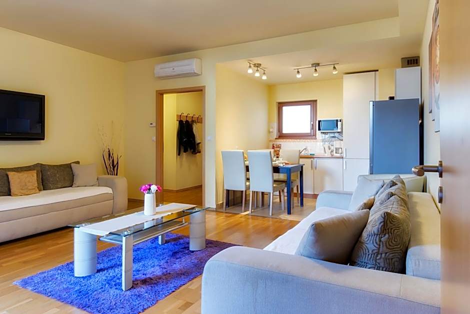 Trendy Deluxe Apartments