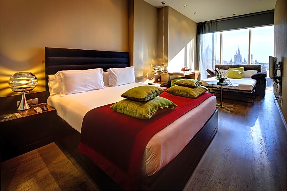 Olivia Plaza Hotel
