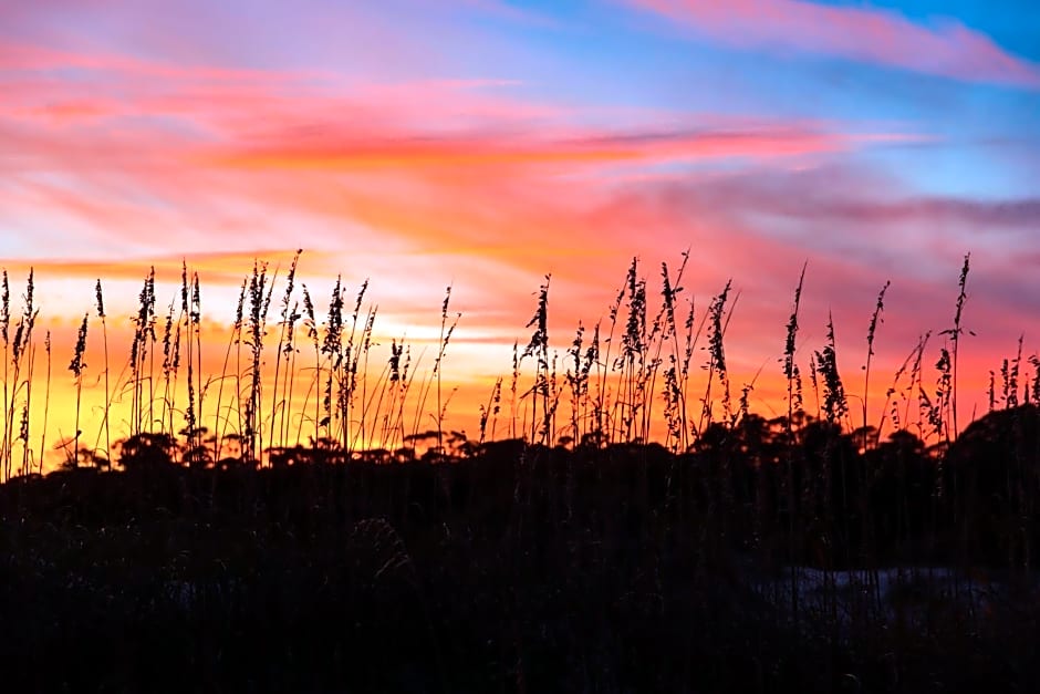 Days Inn & Suites by Wyndham Jekyll Island