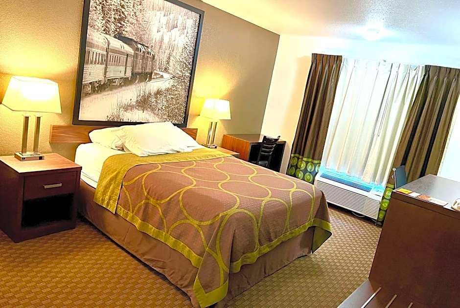 Photo 1 of 11 of 1 Queen Bed, Accessible