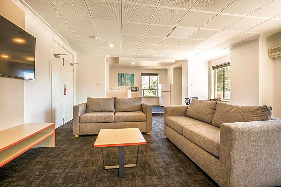 Nightcap at Rose & Crown Hotel