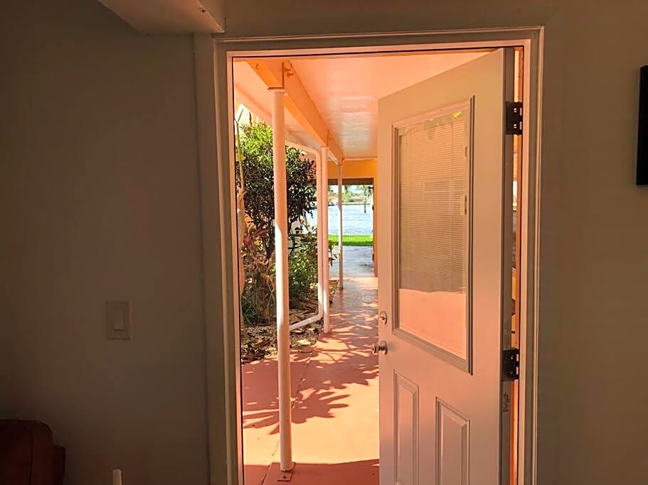 Aloha Apartments On the Intracoastal-Walk to the Beach