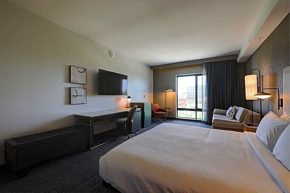 Courtyard by Marriott Iowa City University Heights
