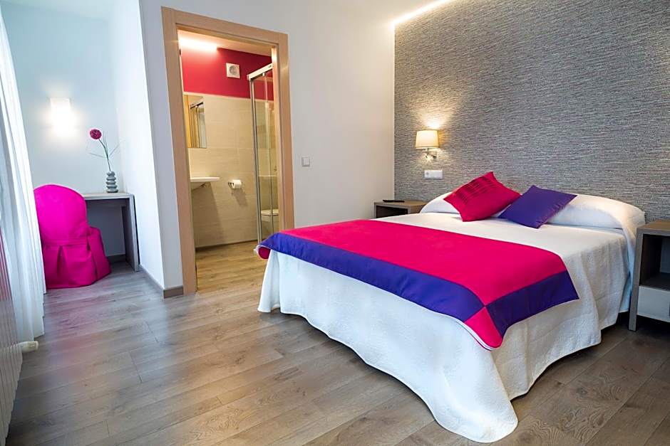 Photo 1 of 8 of 1 Double Bed or 2 Beds