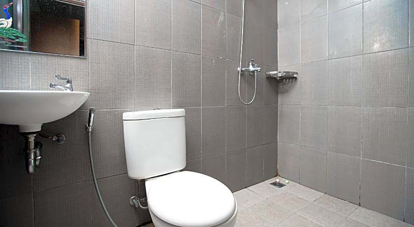 RedDoorz near Palembang Trade Center 3