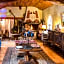 Suite Médiévale 40m2 chambre d' hôte du Mas Fabrègue