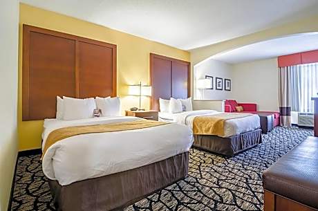 2 Double Beds, Suite, Nonsmoking