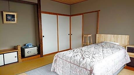 Single Room with Tatami Area