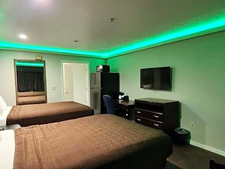 Queen Room with Two Queen Beds - Smoking