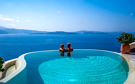 Pezoules of Oia
